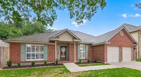 819 Maplewood Falls Ct, Houston, TX 77062