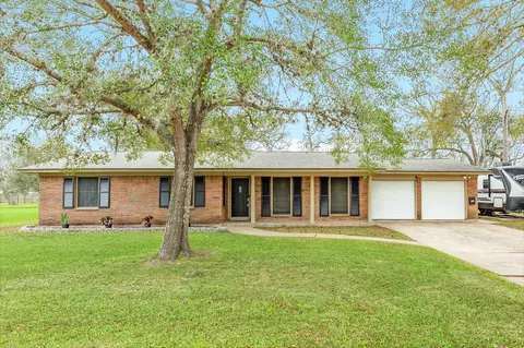 112 Blossom St, Lake Jackson, TX 77566