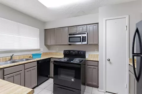 Kitchen - 4118 Pinebridge Ln, Spring, TX 77388 photo 1 of 3
