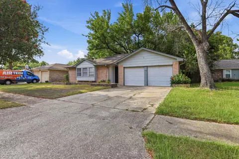 Exterior - 4118 Pinebridge Ln, Spring, TX 77388 photo 2 of 10