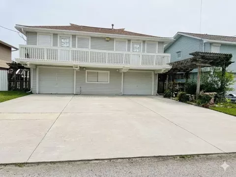 662 Warsaw St, Hitchcock, TX 77563