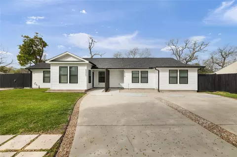 6004 Bois D Arc St, Houston, TX 77087