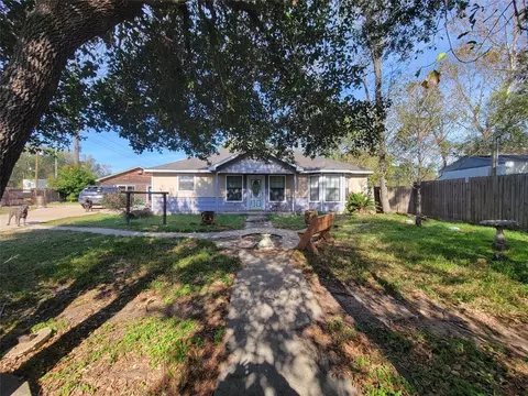 9472 Simmons Dr, Conroe, TX 77385 photo 1