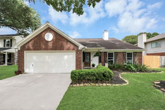 4005 Spring Meadow Dr, Pearland, TX 77584