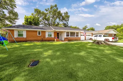 606 Brook Ln, Pasadena, TX 77502