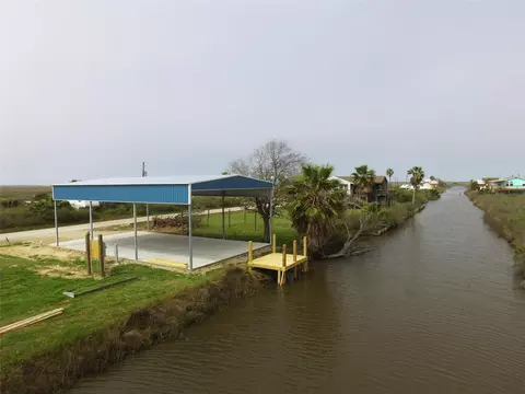 1176 N Tinkle Ln, Crystal Beach, TX 77650