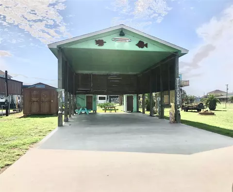 911 East Rd, Crystal Beach, TX 77650