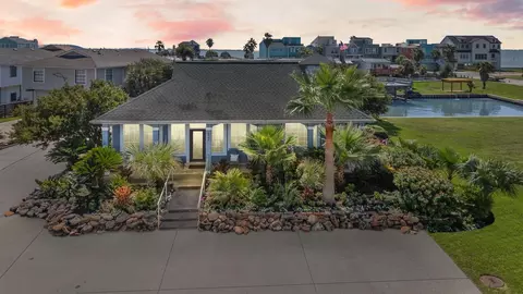 323 Tiki Dr, Tiki Island, TX 77554