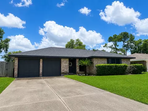 605 Heather Ln, Friendswood, TX 77546