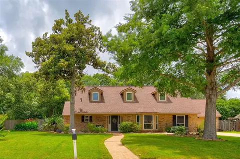 5109 Oak Ct, Dickinson, TX 77539
