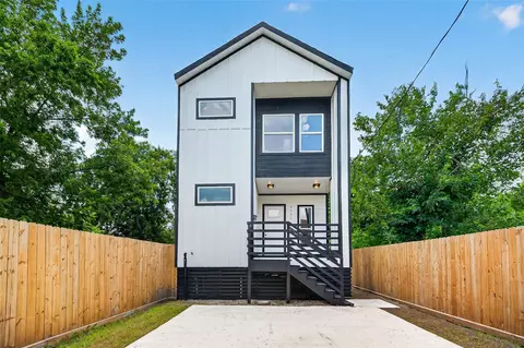 2205 Des Chaumes St, Houston, TX 77026