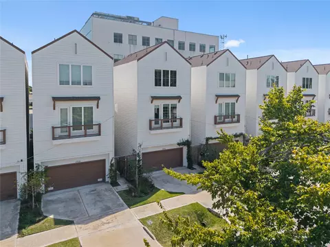 2532 Ohsfeldt St, Houston, TX 77008