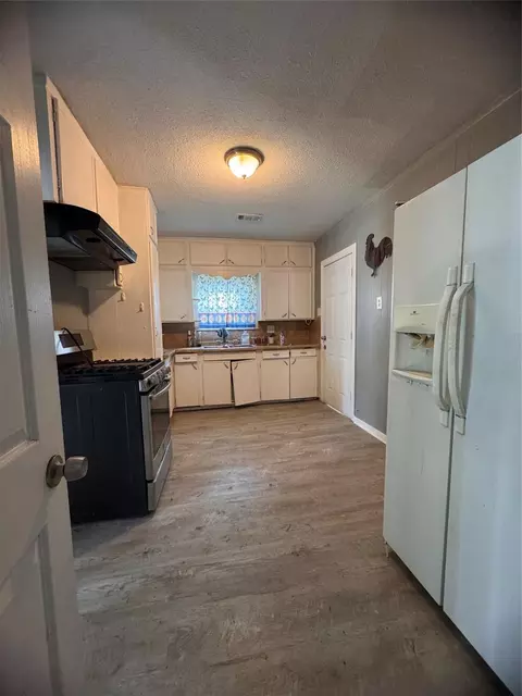 2106 Utah St, Baytown, TX 77520