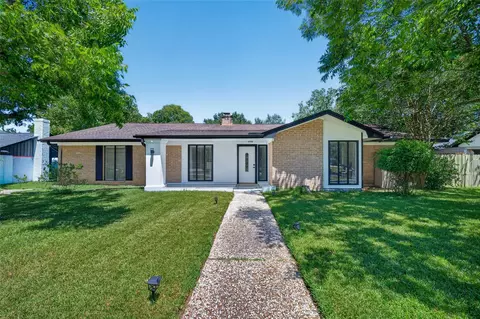 104 Burgundy Ln, League City, TX 77573