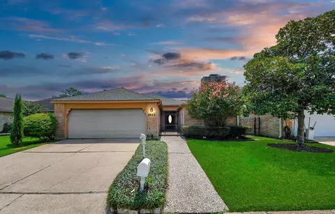 6523 Oakland Hills Dr, Houston, TX 77069