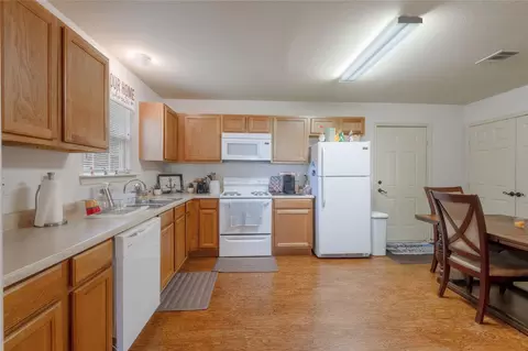 Kitchen - 405 Peacock Path, Trinity, TX 75862 photo 2 of 3
