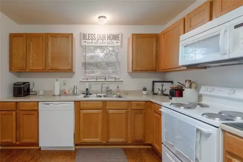 Kitchen - 405 Peacock Path, Trinity, TX 75862 photo 3 of 3
