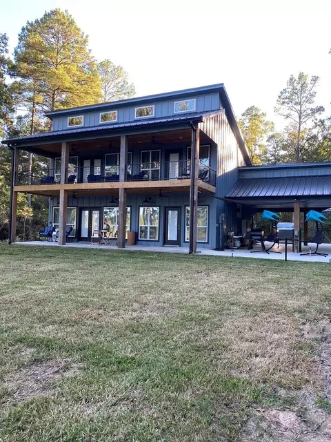 106 Joan St, Zavalla, TX 75980