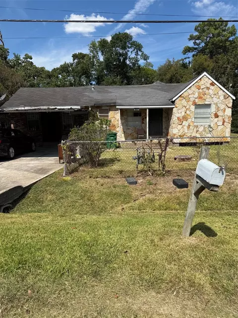 8133 Count St, Houston, TX 77028