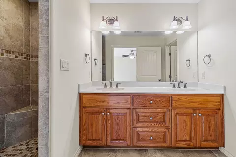 Bath - 86 Huntington, Trinity, TX 75862 photo 2 of 4