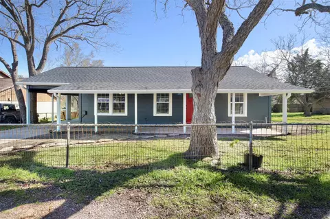 407 N Amthor St, Bellville, TX 77418