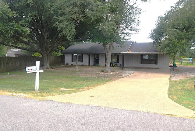 1319 N Tammye Ln W, Madisonville, TX 77864