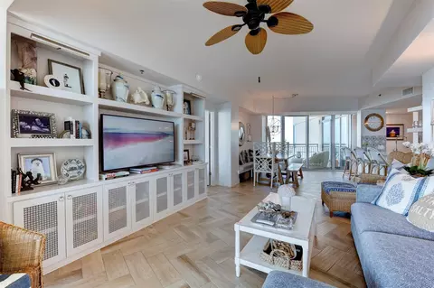 801 E Beach Dr #BC1910, Galveston, TX 77550