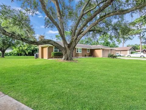 203 22nd Ave N, Texas City, TX 77590