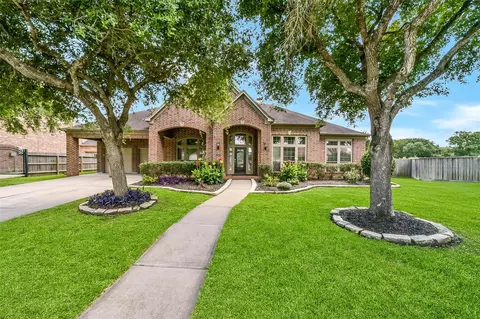 3104 Richard Ln, Friendswood, TX 77546