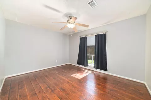 Bedroom - 25402 Mill Pond Ln, Spring, TX 77373 photo 3 of 4