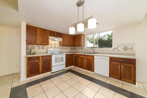 Kitchen - 25402 Mill Pond Ln, Spring, TX 77373 photo 2 of 2