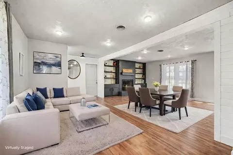 101 W Larkspur Dr, Alvin, TX 77511