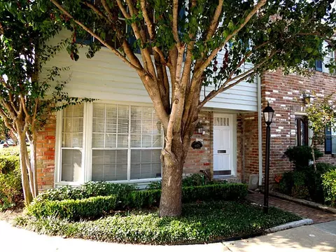 6479 Olympia Dr, Houston, TX 77057