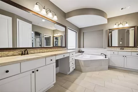 Bath - 7907 Augusta Creek Ct, Spring, TX 77389 photo 1 of 4
