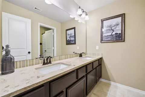 Bath - 7907 Augusta Creek Ct, Spring, TX 77389 photo 2 of 4