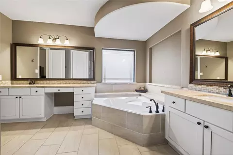 Bath - 7907 Augusta Creek Ct, Spring, TX 77389 photo 3 of 4