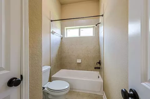 Bath - 515 Mill Creek Rd, Pinehurst, TX 77362 photo 4 of 6