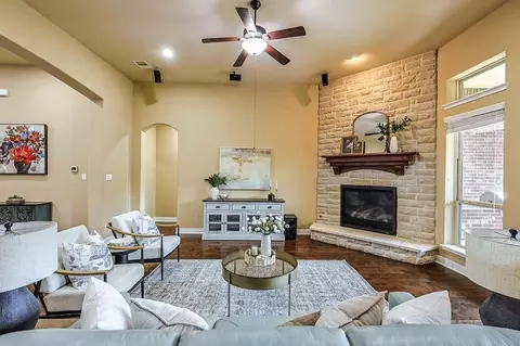 Living - 515 Mill Creek Rd, Pinehurst, TX 77362 photo 2 of 5