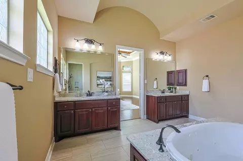 Bath - 515 Mill Creek Rd, Pinehurst, TX 77362 photo 2 of 6