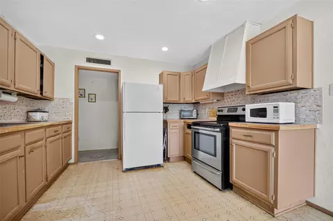 Kitchen - 22926 Millgate Dr, Spring, TX 77373 photo 2 of 5