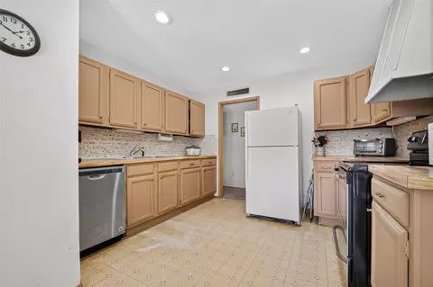 Kitchen - 22926 Millgate Dr, Spring, TX 77373 photo 1 of 5