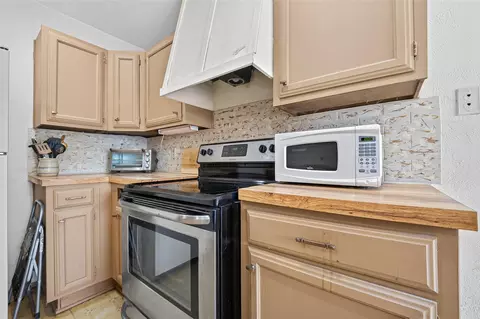 Kitchen - 22926 Millgate Dr, Spring, TX 77373 photo 3 of 5