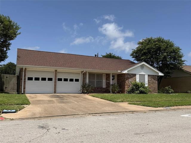 2402 Cypress St, Galveston, TX 77551