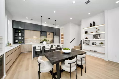 1601 W 25th St, Houston, TX 77008