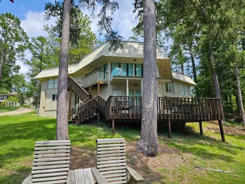 893 Lakeshore Dr, Brookeland, TX 75931