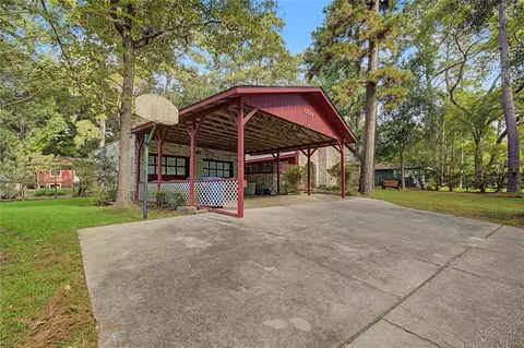 3774 Spring Dr, Huntsville, TX 77340