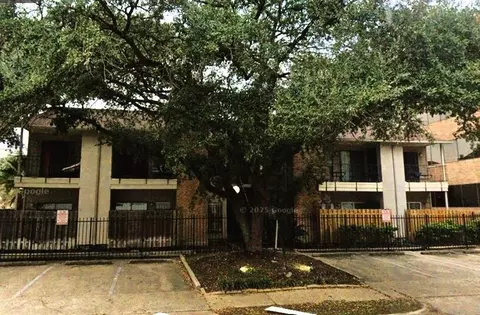 1818 Augusta Dr #21, Houston, TX 77057