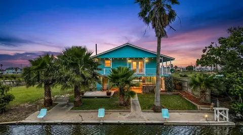 7210 Beau Terre St, Hitchcock, TX 77563