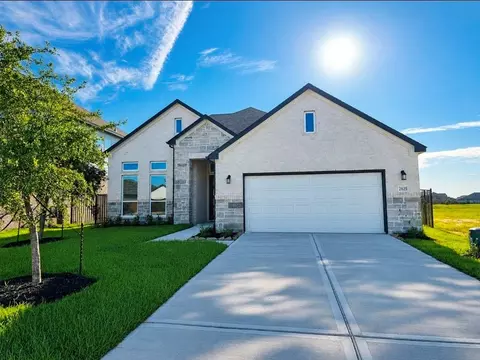 2825 Golden Isle Dr, La Marque, TX 77568