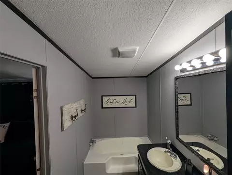 Bath - 346 Lakeside Cir, Trinity, TX 75862 photo 1 of 5
